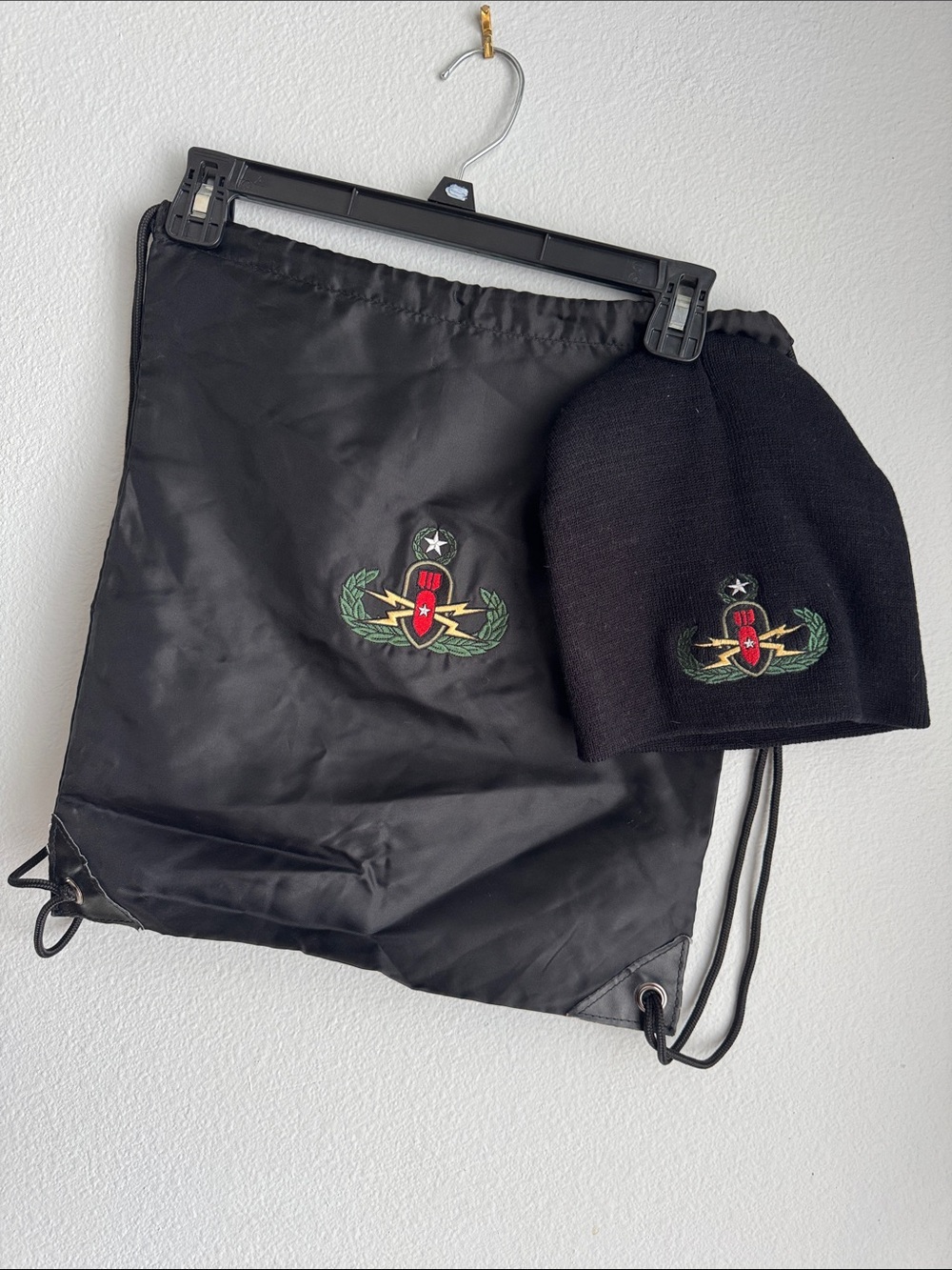EOD master crab beenie and draw string bag